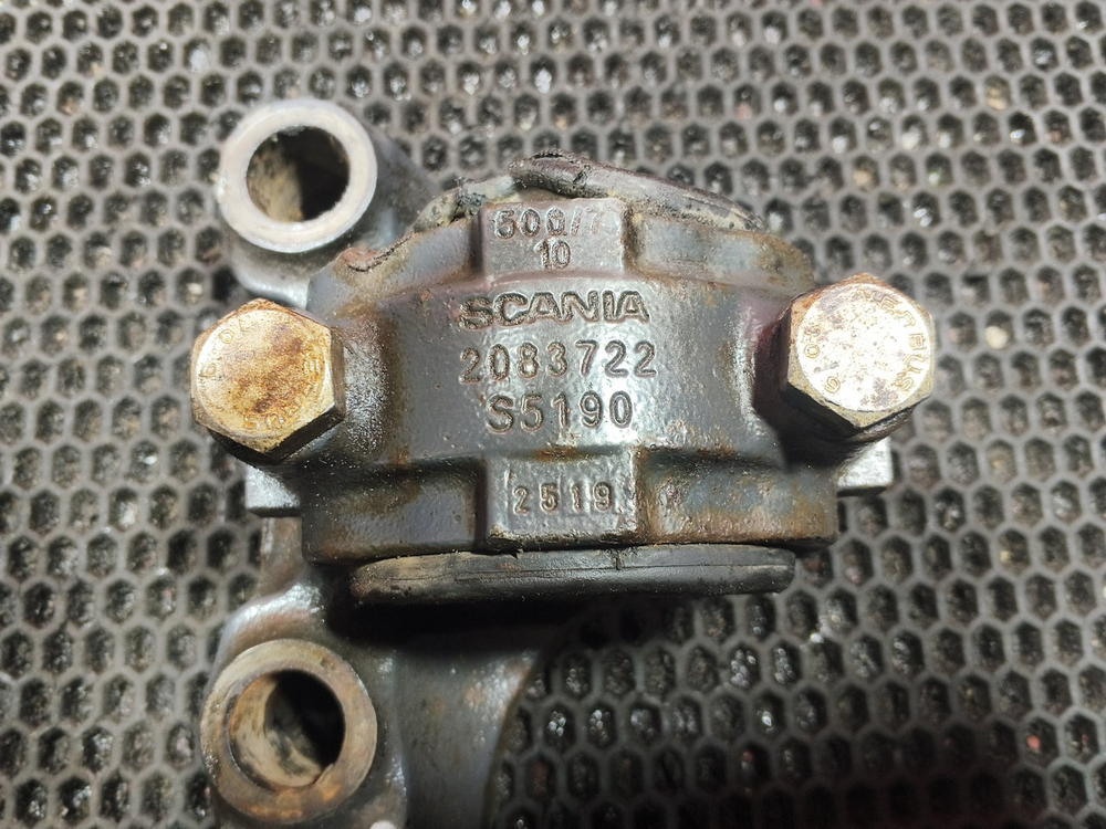 Кронштейн амортизатора нижний левый 2019г