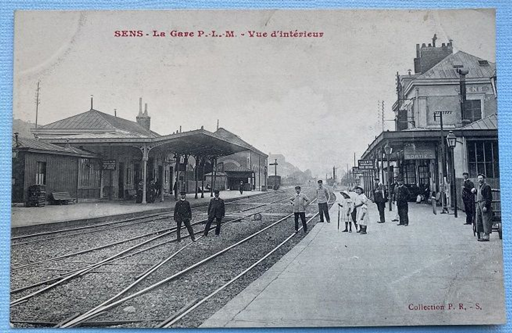 Sens. La Gare P.-L.-M. - Vue d`interieur - Санс. Франция. Железнодорожный вокзал