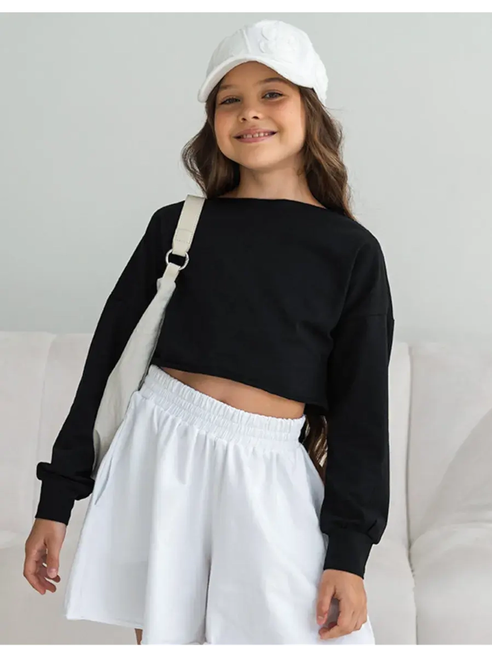 Лонгслив для девочки укороченный, черный