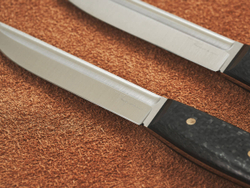 Спарка цельнометаллических финских ножей, сталь VG10, рукоять карбон (черный спейсер)