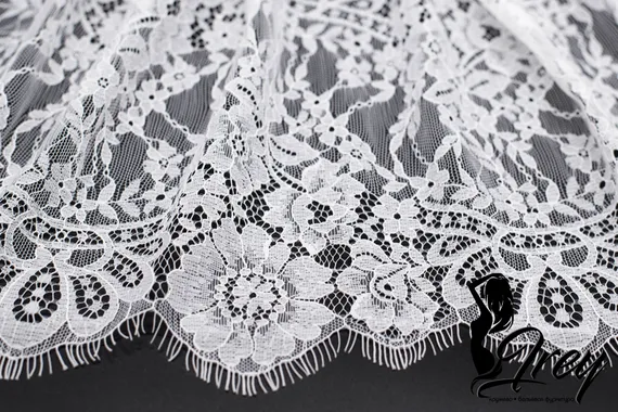01-39 Кружево шантильи, 22 см, белый 001