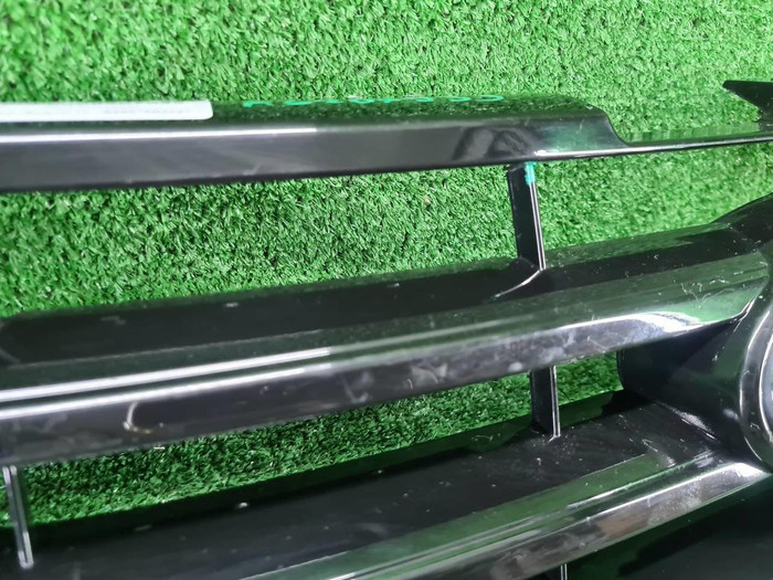 Решетка радиатора Lada Vesta (2015-н.в.)