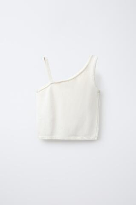 ZARA ТРИКОТАЖНЫЙ ТОП С АСИММЕТРИЧНЫМ ВЫРЕЗОМ И БУСИНАМИ, ЭКРЮ