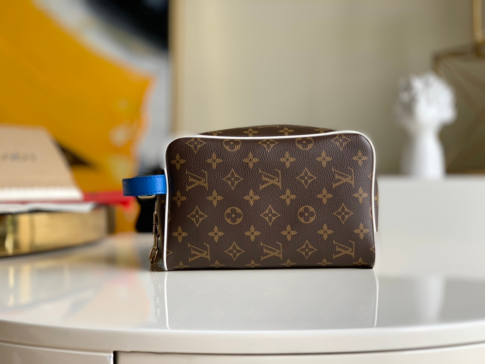 Louis Vuitton Locker Dopp Kit
