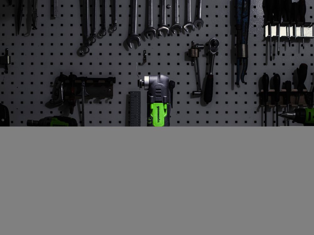 Аккумуляторный реноватор Greenworks G24MT, QOIS, 5000-18000/мин, 3,2°, LED, оснастка 13 шт, 1x2Ач,ЗУ,кор