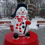 Уличная фигура "Снеговик с метлой"