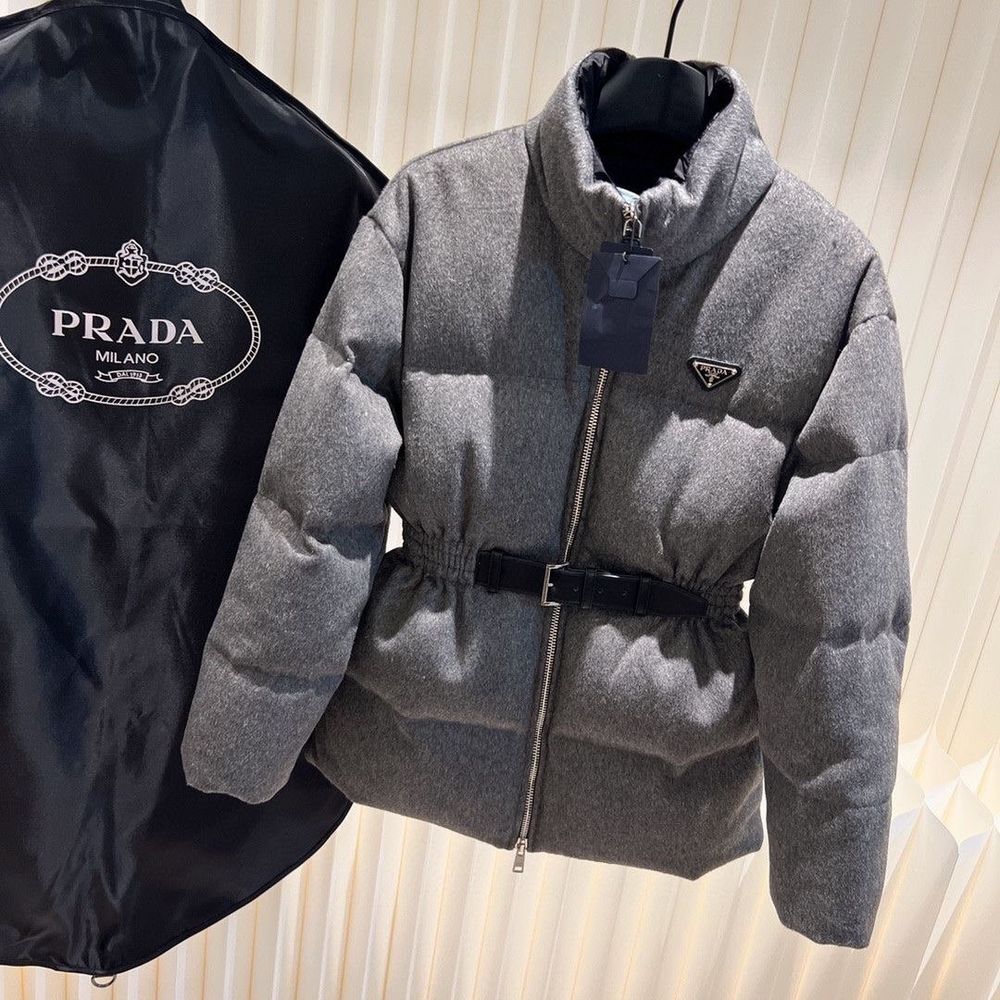 Очки Prada