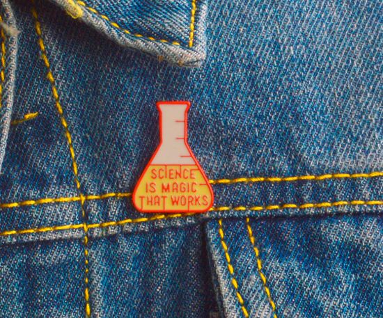 Значок металлический на одежду/Пин. Science