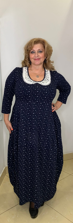 Длинное итальянское платье с белым ажурным воротником