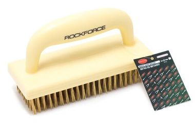 Щетка по металлу ручная в пластиковом корпусе с П-образной рукояткой (латунная проволока, 8x22ряда) RockForce##Rock FORCE RF-3401210338