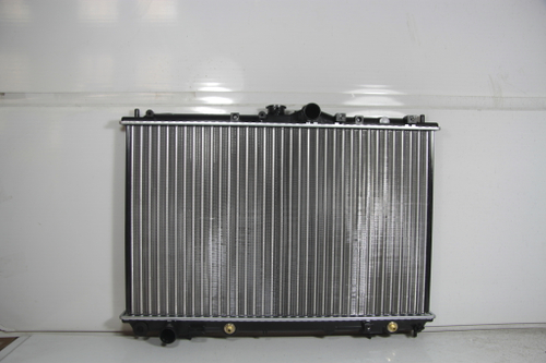 Радиатор охлаждения Mitsubishi Carisma