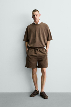 ZARA БАЗОВЫЕ ШОРТЫ-ДЖОГГЕРЫ С ЭФФЕКТОМ ПОТЕРТОСТИ, КОРИЧНЕВЫЙ