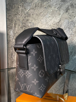 Сумка-мессенджер Louis Vuitton