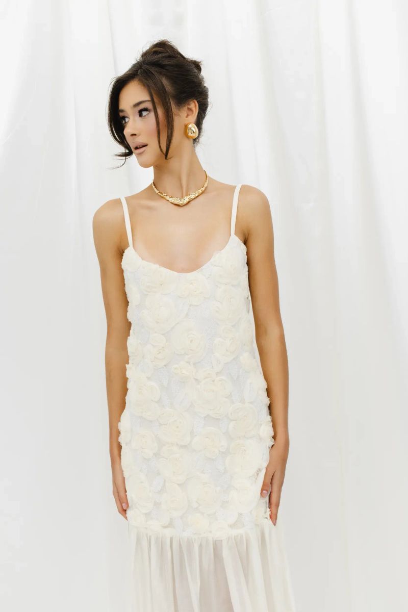 Платье из фактурной ткани с прозрачной юбкой макси кремовое