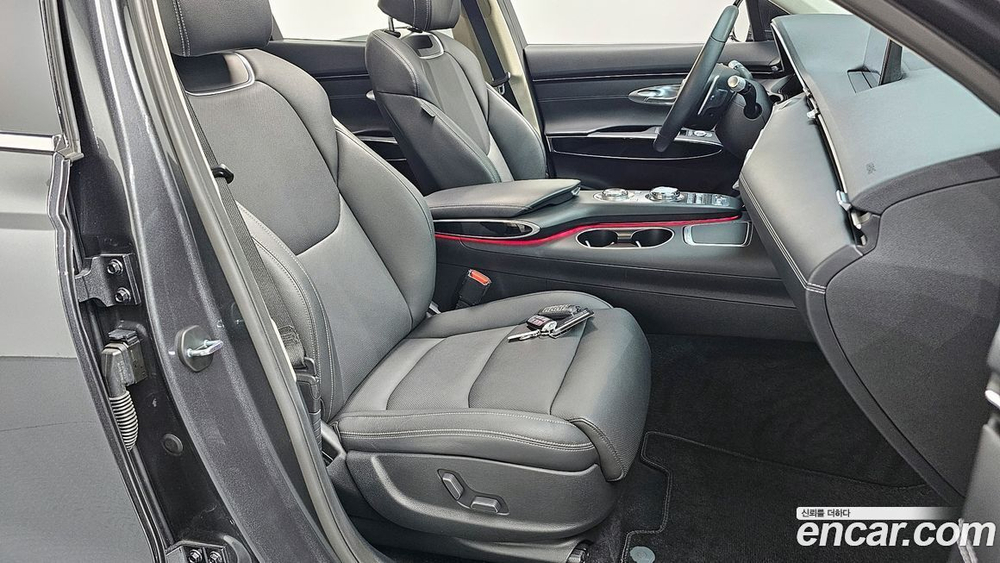 Genesis GV70 2.5T Бензин 2WD (01.2021)