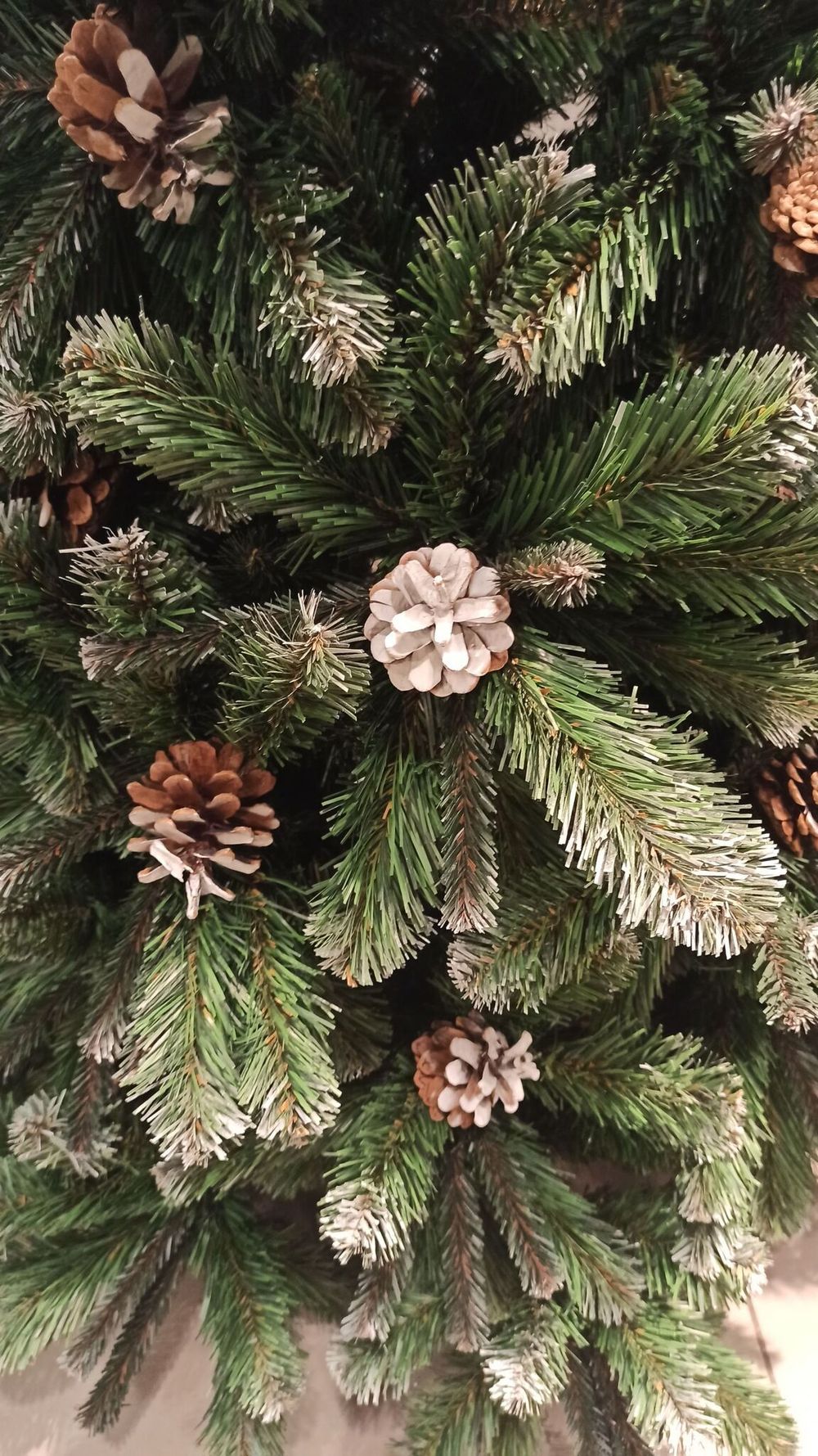 Заснеженная елка с шишками «Снежная королева» (пвх) 150 см / 1.5 м