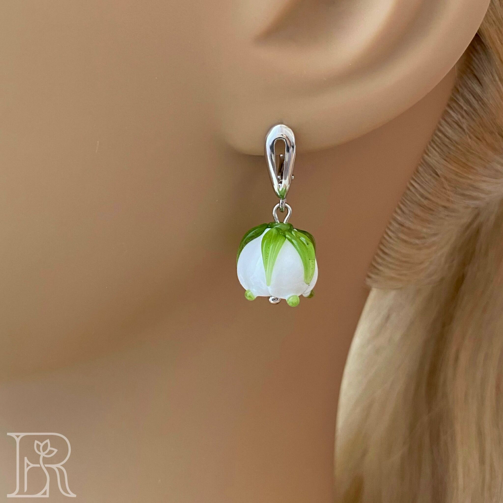 LEFIREL' Серьги серебряные женские "Ландыши" с цветами из муранского стекла / ювелирные украшения из родированного серебра 925