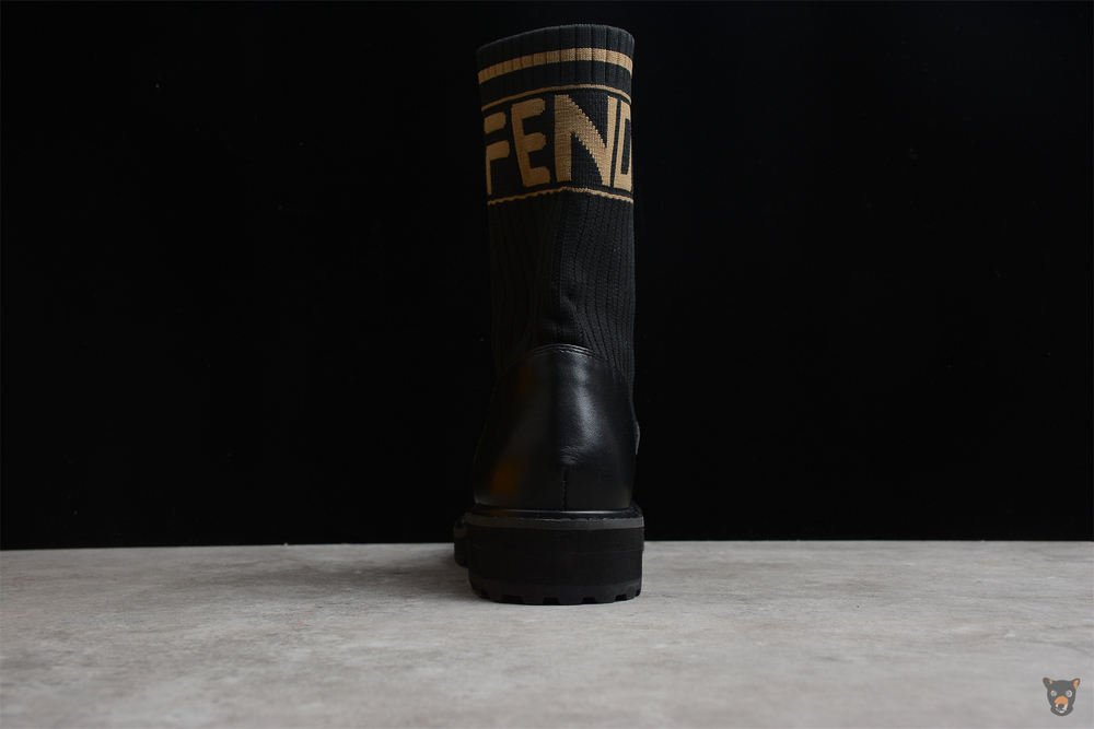 Женские сапоги Fendi