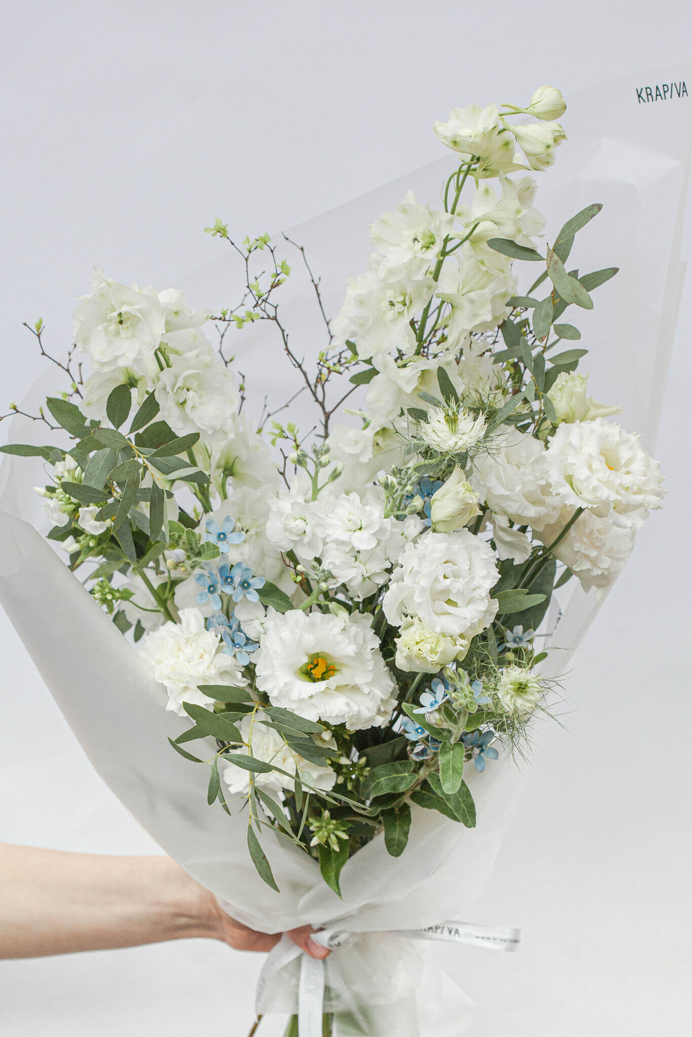 Нежный букет в белой гамме ко Дню матери