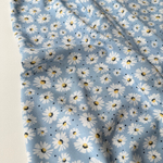 Вискоза (штапель) Ромашки на голубом фоне