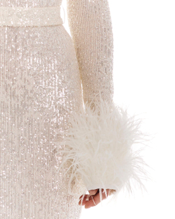 Платье PERSIMMON (Персимон) с перьями на рук.,  пай. светлое