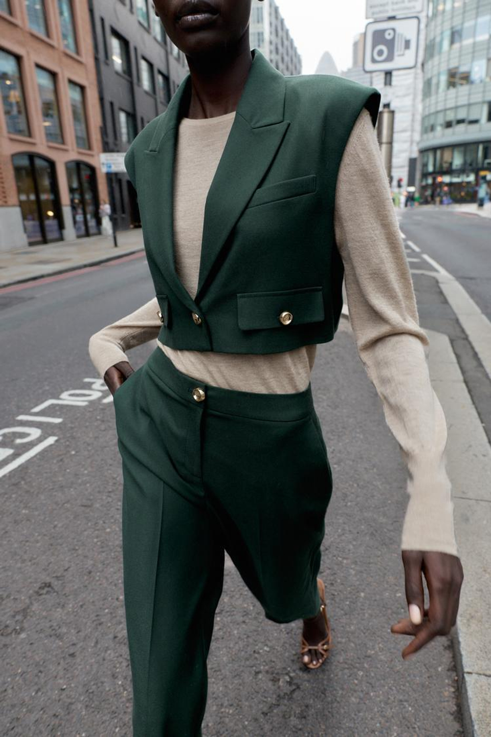 ZARA УКОРОЧЕННЫЙ ЖИЛЕТ С КЛАПАНАМИ, ТЕМНО-ЗЕЛЕНЫЙ