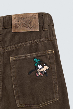 ZARA X DISNEY ДЖИНСЫ С НАШИВКОЙ GOOFY, КОРИЧНЕВЫЙ