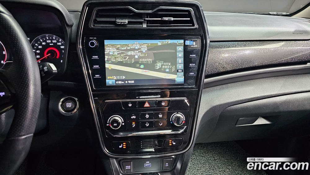 KG Mobility (Ssangyong) Very New Tivoli Дизель 1.6 2WD (11.2019)