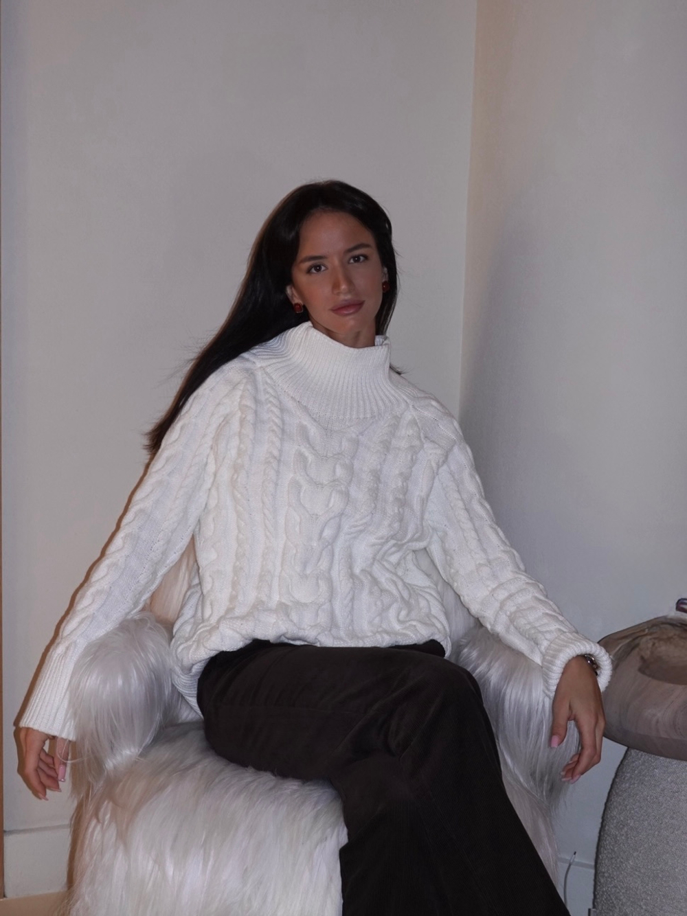 Свитер с косами