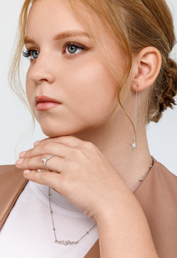 Колье из серебра со вставками из бесцветных фианитов