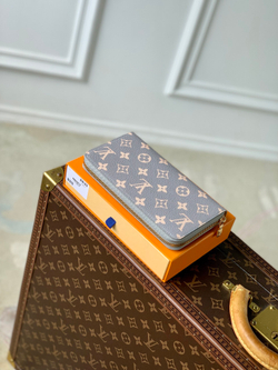 Louis Vuitton Zippy Wallet