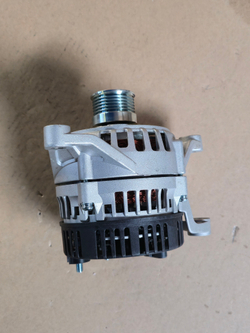 Генератор маз, лаз, Урал дв.ЯМЗ ЕВРО-3 поликлиновой шкив, монокронштейн 28В 75А Автоэлектрика