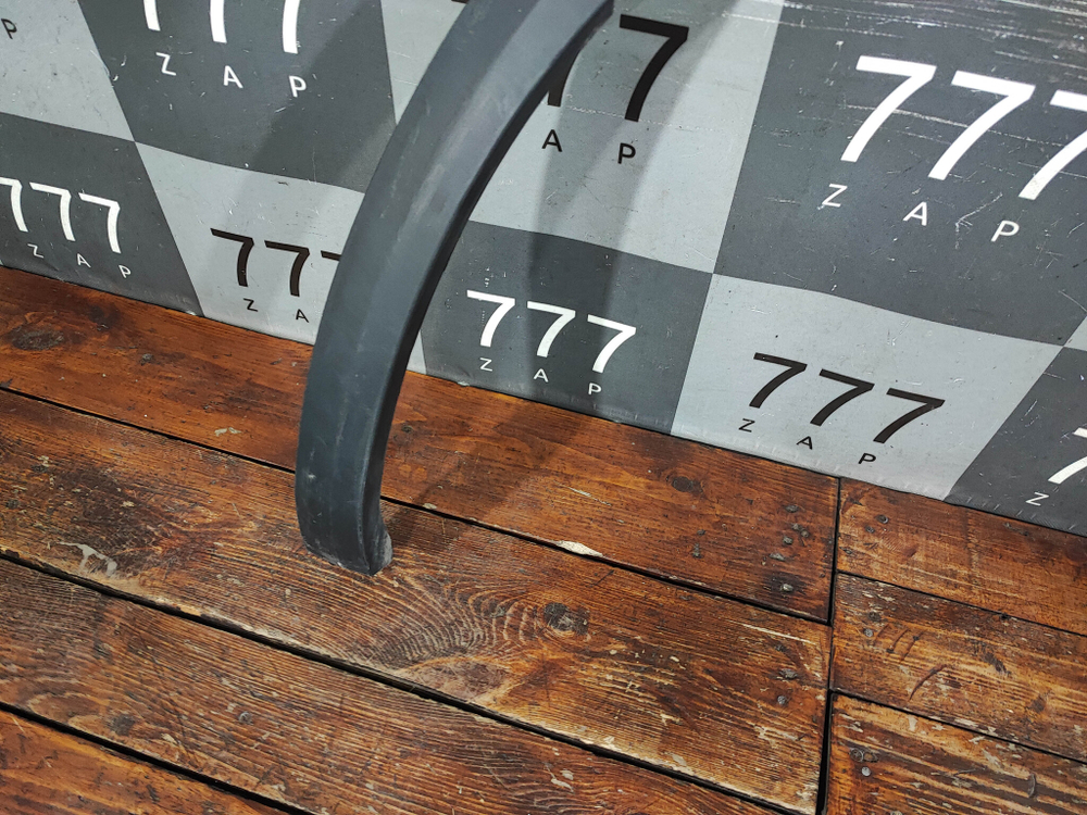 Накладка крыла переднего левого Geely Monjaro 22-нв Б/У Оригинал 8890043440