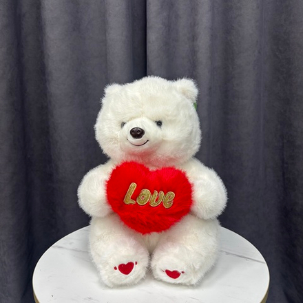 Медведь с сердцем love