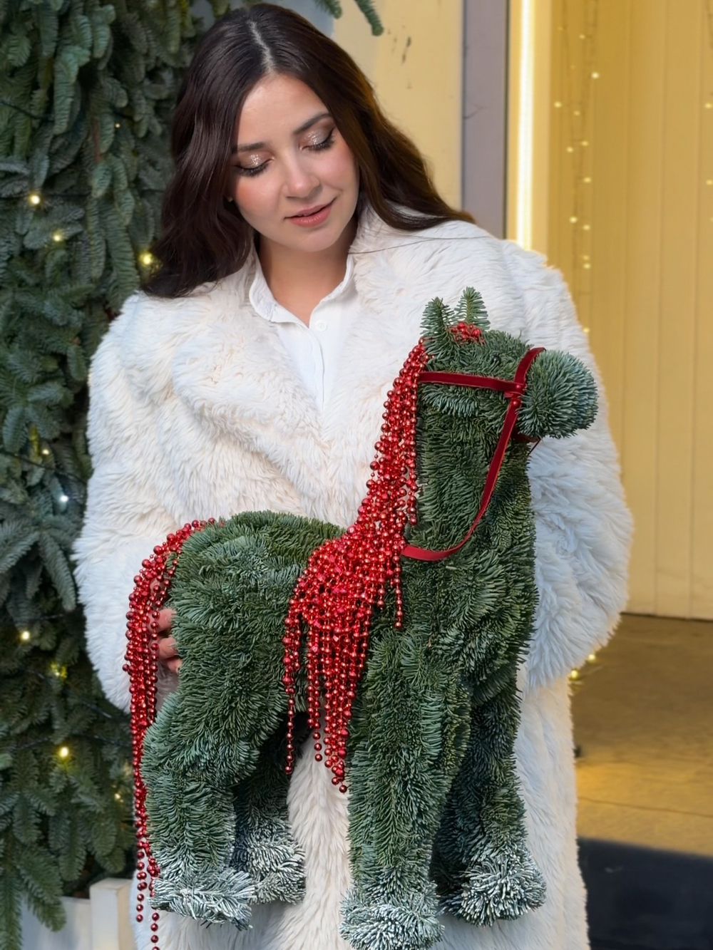 Лошадка из живой елки (нобилис)