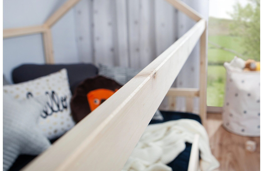 Кровать-домик Чайн 140х200 Чайн из сосны, с бортиками и основанием, в натуральной отделке