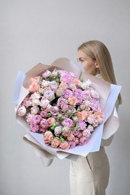Букет из кустовых роз