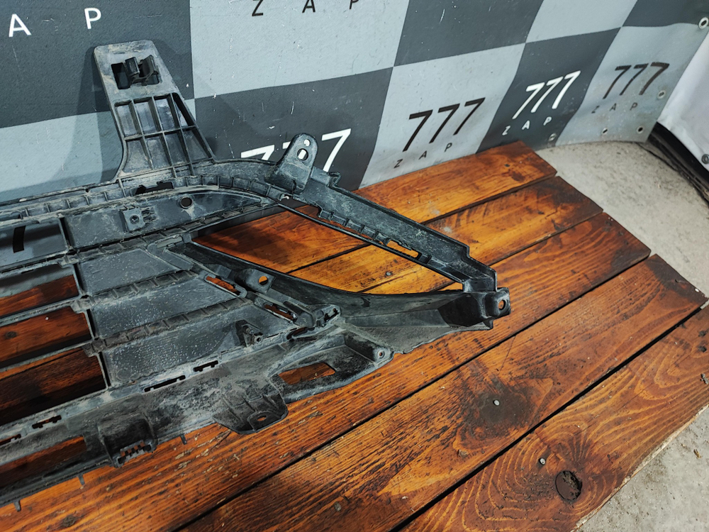 Решетка переднего бампера Kia K5 20-нв Б/У Оригинал 86530L2000