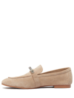 Женские замшевые бежевые лоферы с металлической вставкой