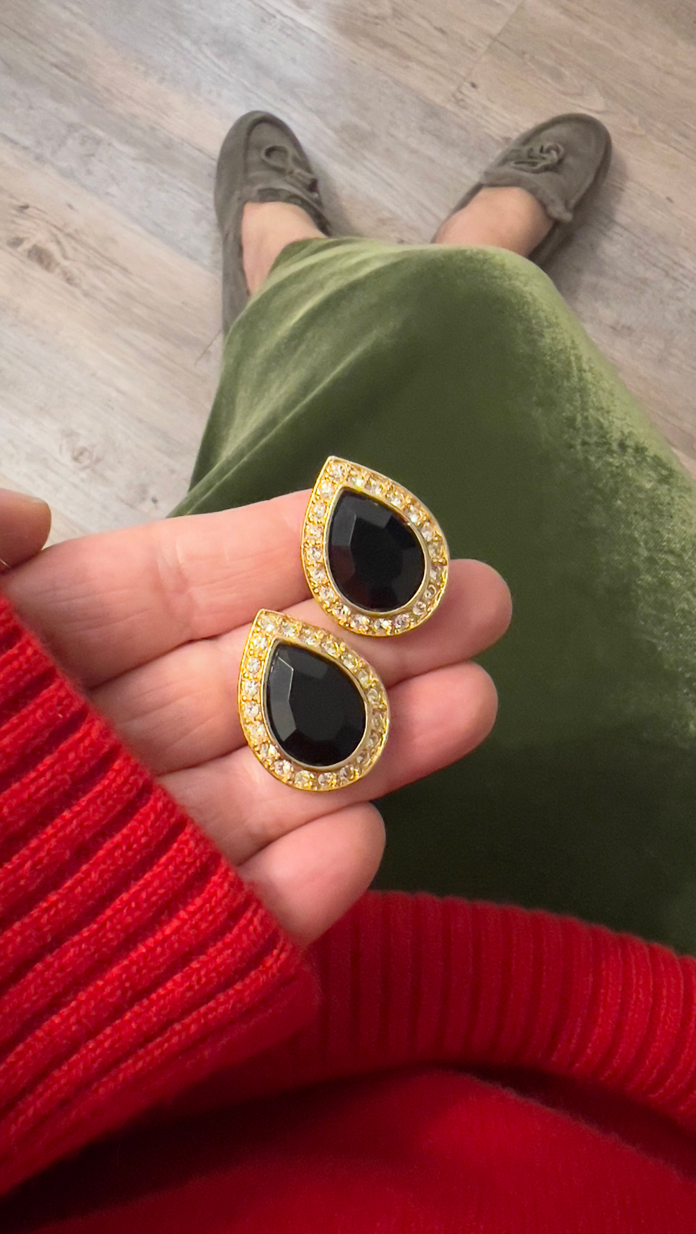 Клипсы с кристаллами и черной вставкой