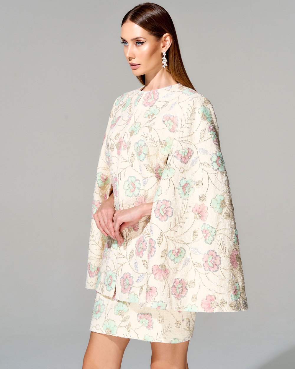 Кейп с вышивкой ручной работы