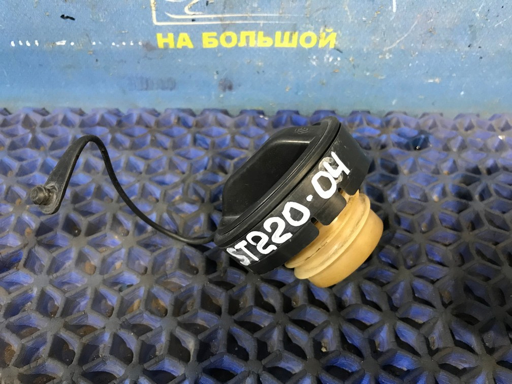 Пробка бензобака TOYOTA AVENSIS 2001