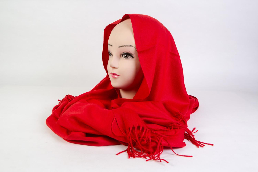 Яркий палантин женский красный отнотонный 70х180 см из вискозы, шерсти и кашемира PS1889