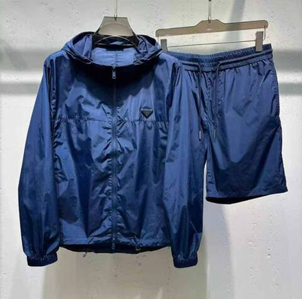 Прогулочный костюм Prada