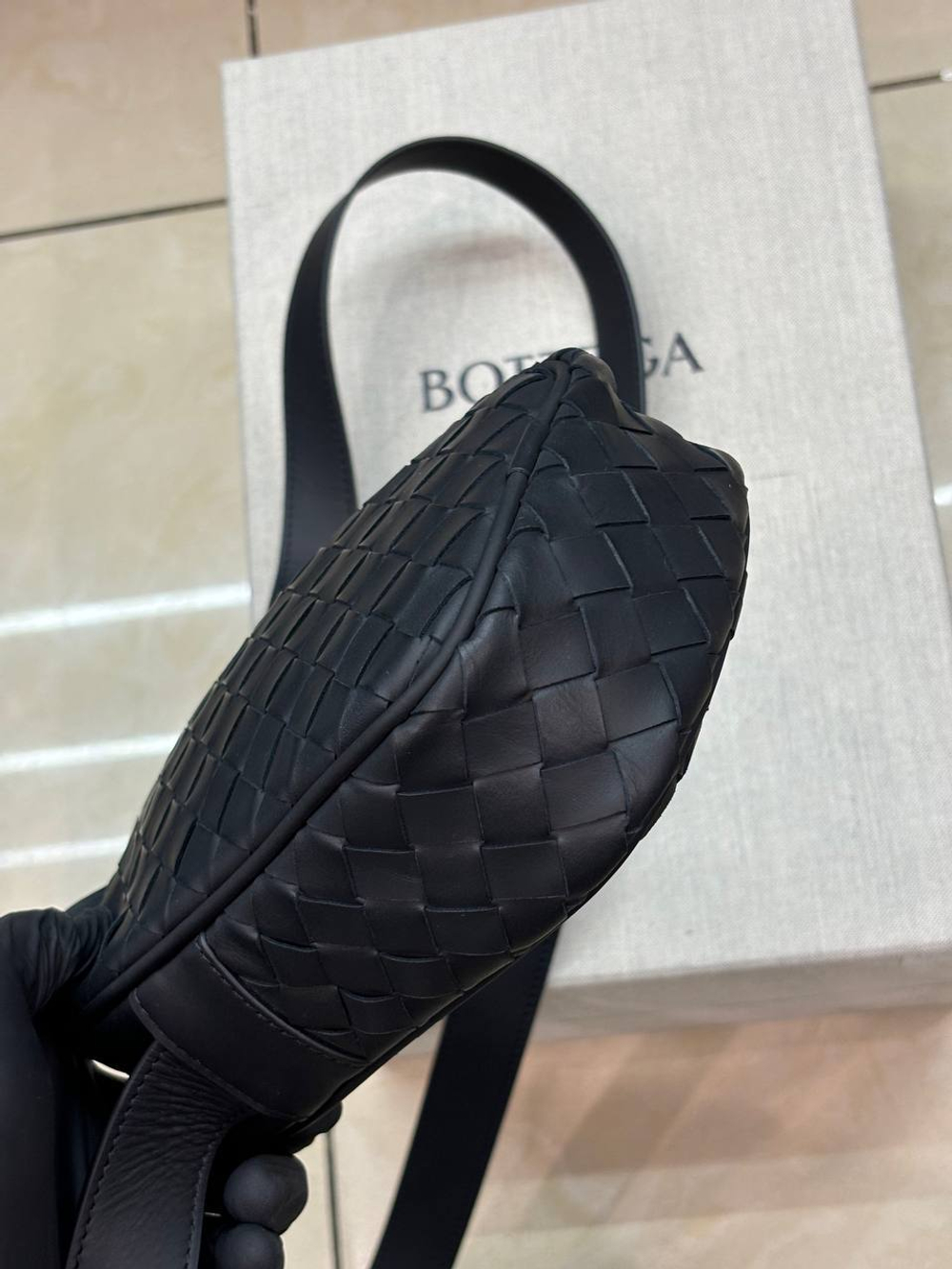 Сумка-мессенджер Bottega Veneta