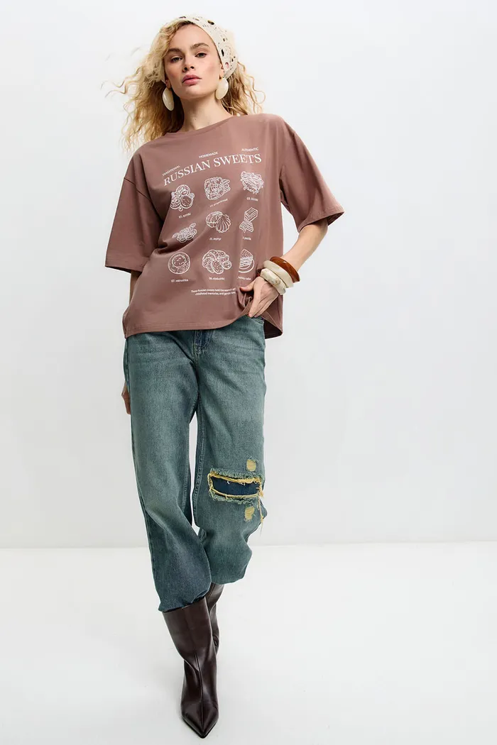 Футболка с принтом "Russian sweets" шоколадного цвета