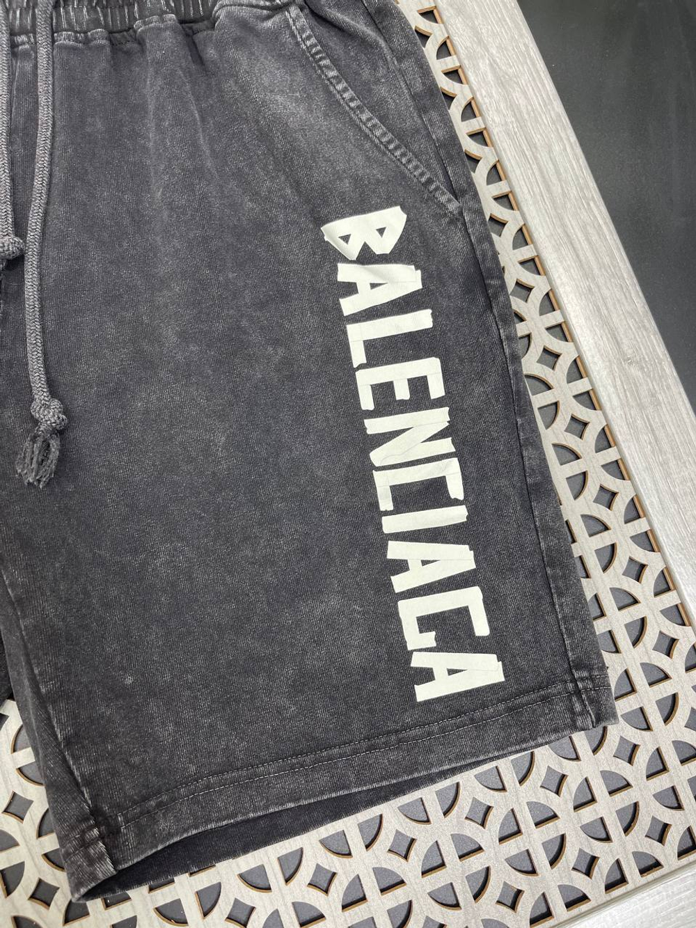 Шорты Balensiaga