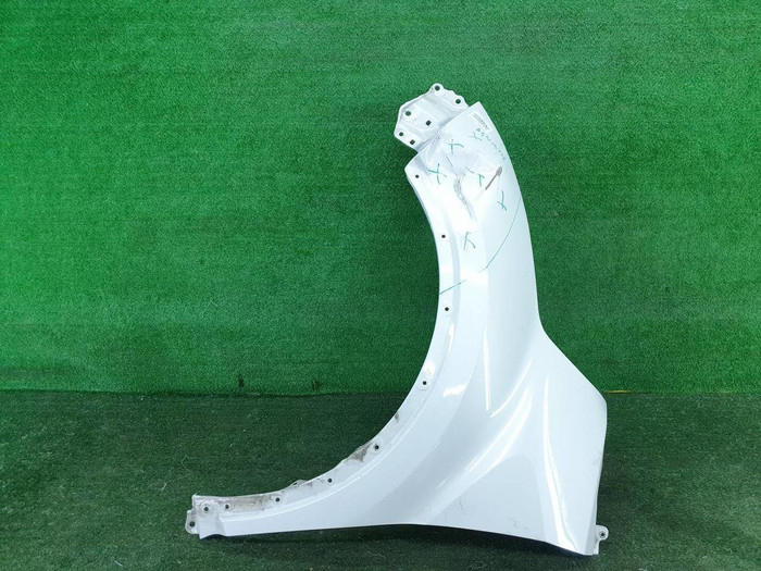 Крыло переднее левое Toyota C-HR (2016-2023)