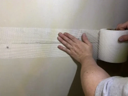 Серпянка самоклеящаяся 100мм*30м / армирующая сетка для штукатурки стеклотканевая