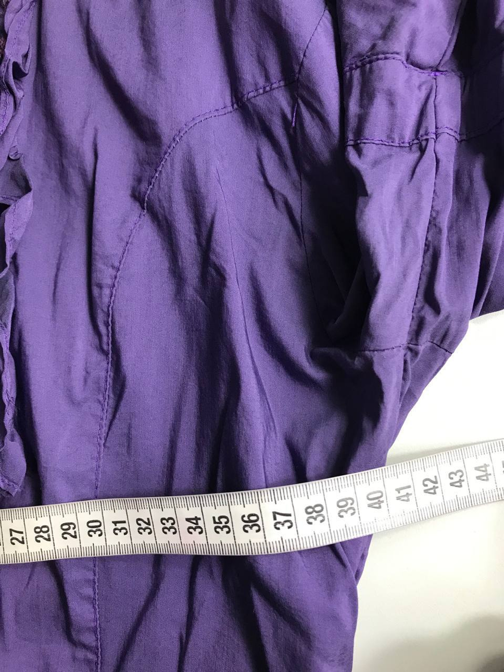 Рубашка Rinascimento яркая не только за счет цвета, но и за счет оборок и объема 46 размер